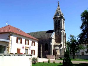 La mairie et l'glise de la commune de Malbouhans en Haute-Sane (70)