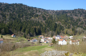 Vue ensemble de Miellin village de Franche Comt�